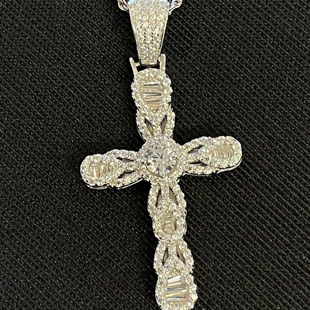 Cross pendent with rope necklace